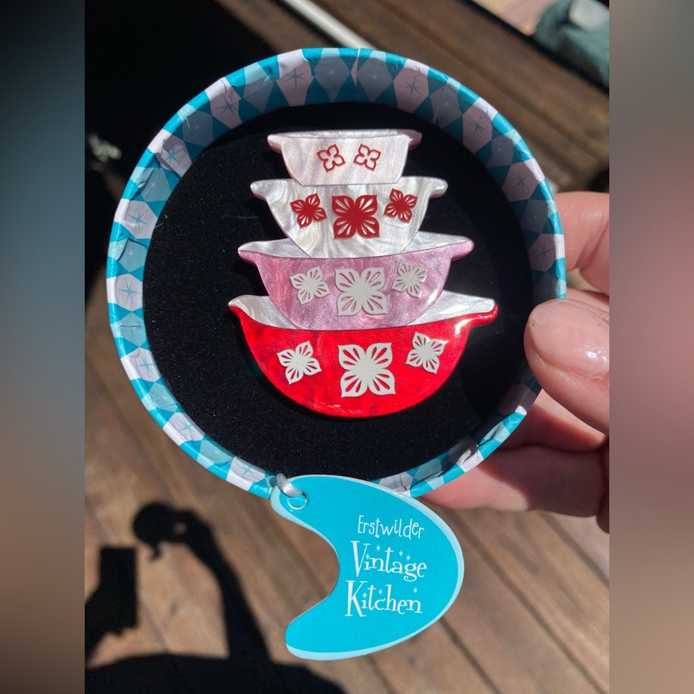 ✨ ERSTWILDER VINTAGE KITCHEN BROOCH PYREX RETRO